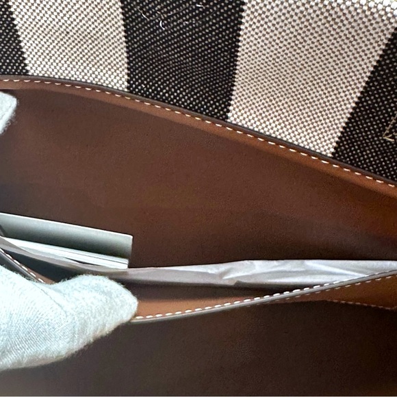 ❌SOLD❌NWT BURBERRY London Tote Bag - Picture 8 of 8